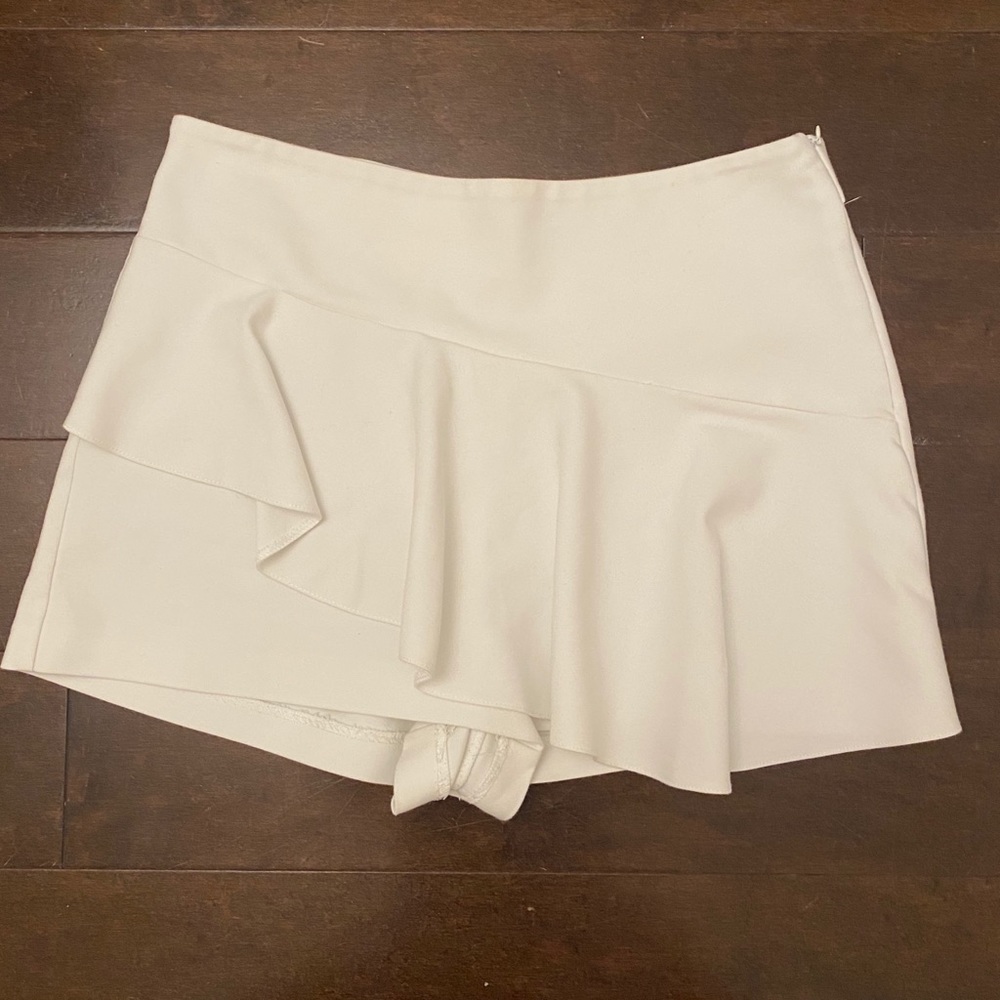 White ruffle Zara skirt